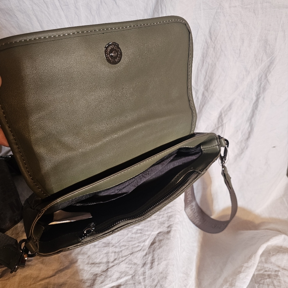 Steve Madden NWOT Byphyre Olive Green Crossbody - Picture 5 of 8
